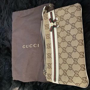 100% Authentic GUCCI wristlet wallet